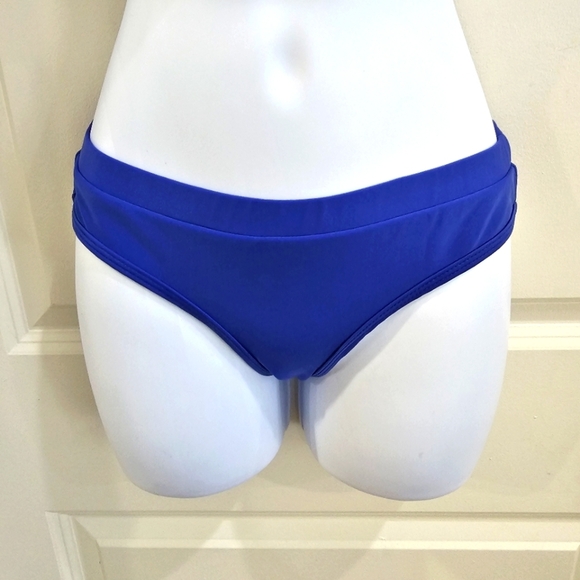 Brave Soul x Nasty Gal Bikini Set – Cobalt Blue Cut-Out High Neck Top, Racerback - Picture 5 of 16